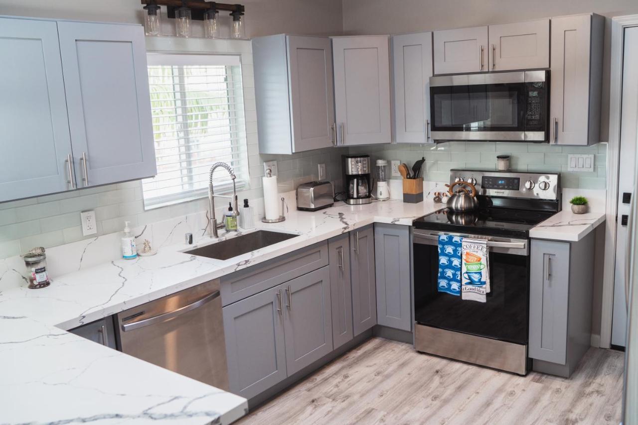 Spacious 2 Bedroom Beach House With King Suite Waianae Exterior photo